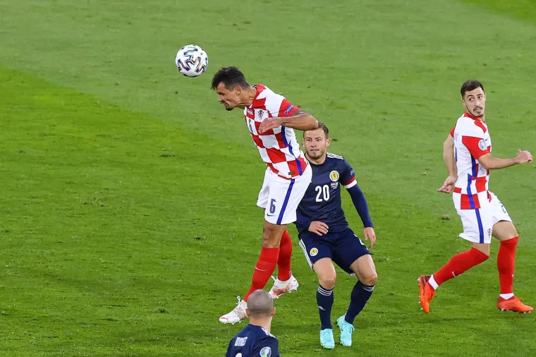 Od golobradog dječaka do neprijelaznog bedema: Ovako je izgledao put Dejana Lovrena u dresu Vatrenih