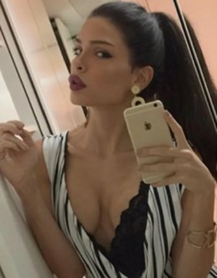 Prala  je aute, pa se udala za nogometa&scaron;a: Supruga srpske zvijezde brutalnim fotkama podigla temperaturu do usijanja