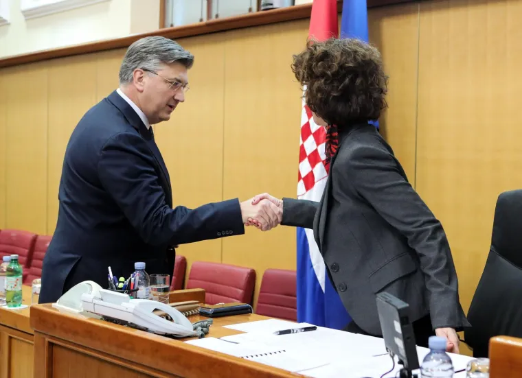 Pogledajte kako Plenković izgleda dok Sabor raspravlja o njegovom opozivu