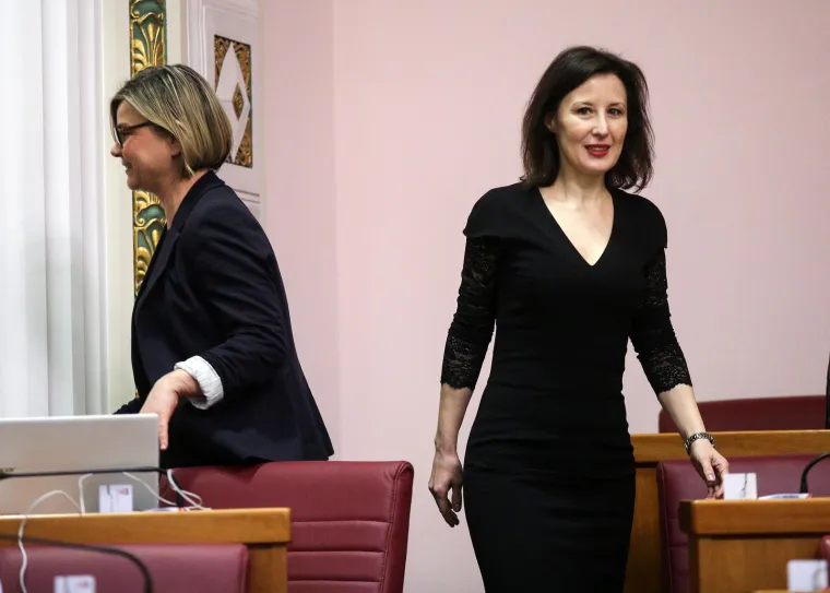 Pogledajte kako Plenković izgleda dok Sabor raspravlja o njegovom opozivu