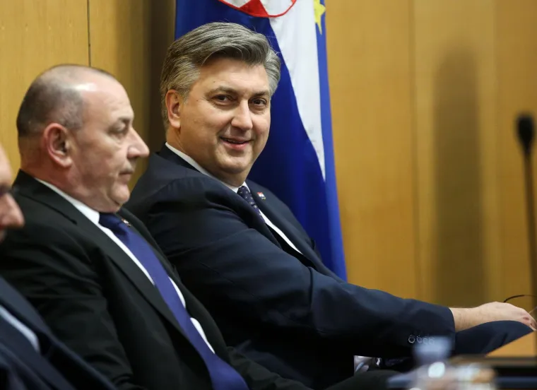 Pogledajte kako Plenković izgleda dok Sabor raspravlja o njegovom opozivu