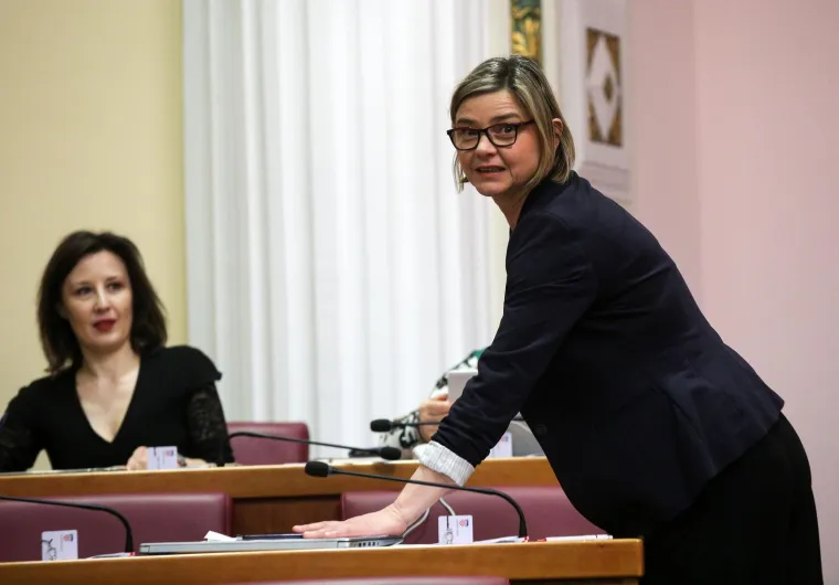 Pogledajte kako Plenković izgleda dok Sabor raspravlja o njegovom opozivu