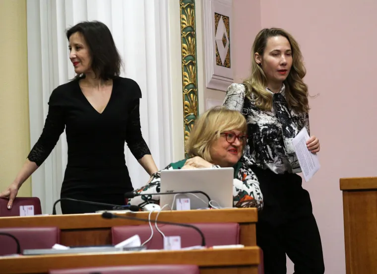 Pogledajte kako Plenković izgleda dok Sabor raspravlja o njegovom opozivu