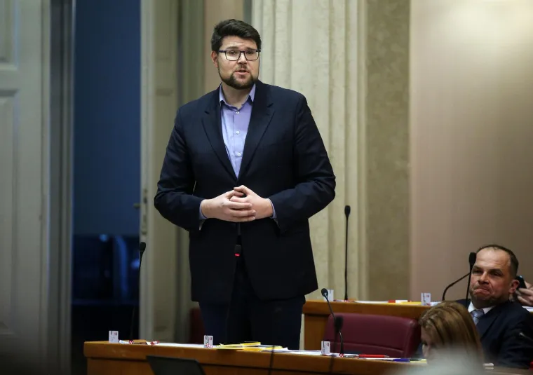 Pogledajte kako Plenković izgleda dok Sabor raspravlja o njegovom opozivu