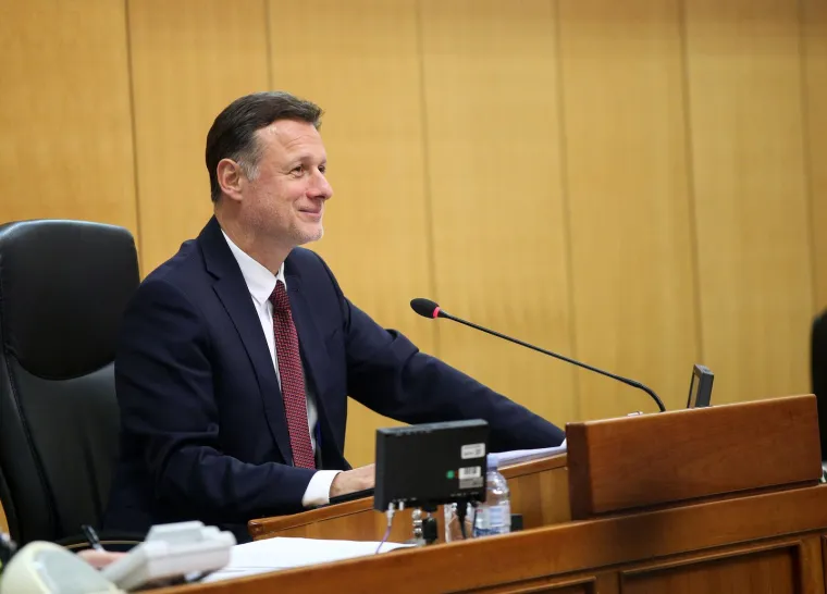 Pogledajte kako Plenković izgleda dok Sabor raspravlja o njegovom opozivu