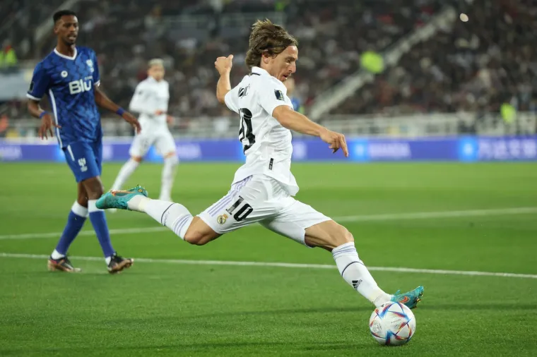Trijumfom Real Madrida u finalu Svjetskog klupskog prvenstva u Rabatu, kapetan hrvatske reprezentacije Luka Modrić stigao je do svog 22. trofeja u dresu Kraljevskog kluba"
