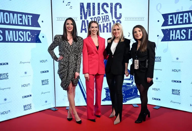 Trijumf Mije Dim&scaron;ić i Luke Nižetića: Top.hr Music Awards privukao estradnu kremu, a nije nedostajalo ni seksepila