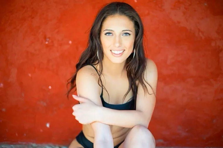 Oti&scaron;la u susjedstvo pa zadivila ne samo talentom već i ljepotom: Zbog vrućih fotki traže od nje da otvori OnlyFans