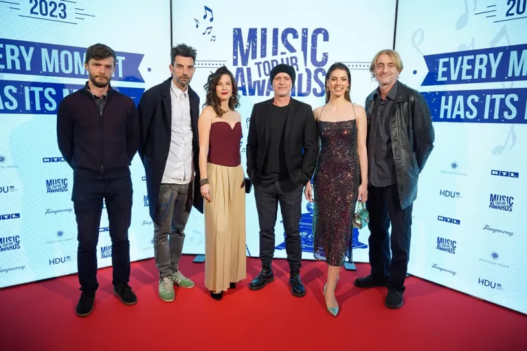 Glazbena nagrada Top.HR Music Awards kroz četiri je godine postala vrijedno priznanje za rad i trud domaćih i stranih izvođača, a njezina posebna vrijednost je u činjenici što se nagrade dodjeljuju po precizno mjerenim rezultatima. Dašak atmosfere s dodjele nagrada kao i najatraktivnije nastupe gledatelji će moći pogledati u subotu, 25. veljače na RTL2 u glazbenoj emisiji Top.HR. 