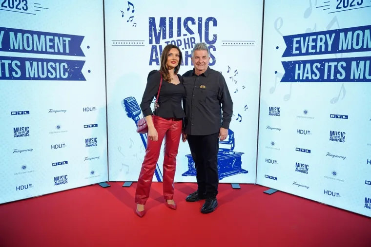 Severina slavila u dvije kategorije, uručene i posebne nagrade, ali s razlogom je u centru pažnje bila prelijepa Ana Radišić