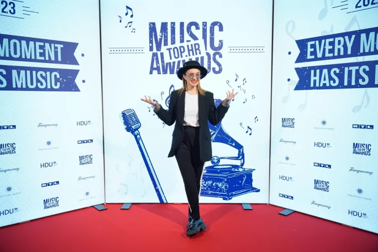 Severina slavila u dvije kategorije, uručene i posebne nagrade, ali s razlogom je u centru pažnje bila prelijepa Ana Radi&scaron;ić