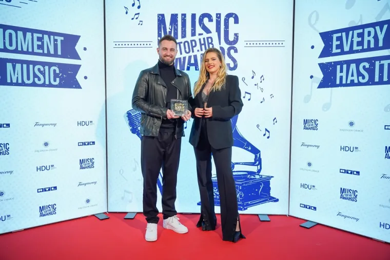 Severina slavila u dvije kategorije, uručene i posebne nagrade, ali s razlogom je u centru pažnje bila prelijepa Ana Radi&scaron;ić