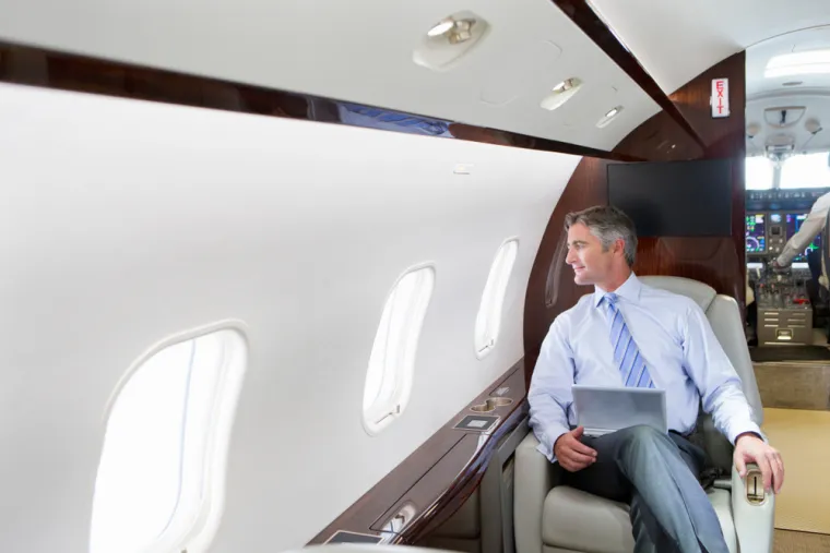 5. Posao im je bio predaleko od kuće: &quot;Jedan milijunaš je otkrio da mu je smetalo što dugo putuje do posla. Zato je odlučio potražiti nešto bliže kući. Promijenio je kompaniju u farmaceutskoj industriji i to se isplatilo, napredovao je do visoke pozicije i rano otišao u mirovinu zahvaljujući benefitima koje je dobio.&quot;