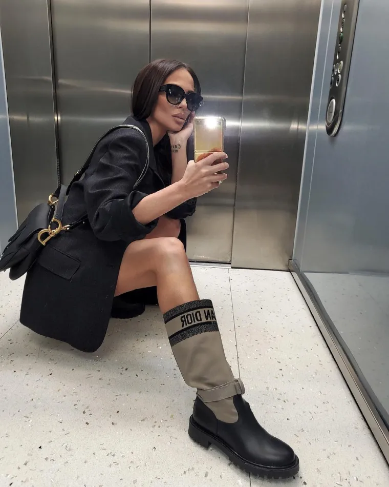 Opako provocira kada u prvi plan stavi bujne grudi: 'Ti si pravi primjer kako žena i majka treba izgledati'