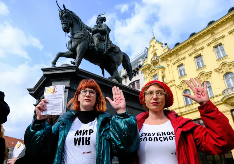 U centru Zagreba prosvjed povodom godine dana rata u Ukrajini: 'Zaustavite rat odmah'