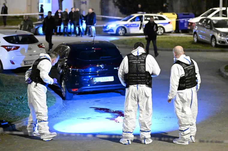 Ovo je mjesto pucnjave u Španskom. Na cesti lokva krvi, forenzičari na terenu