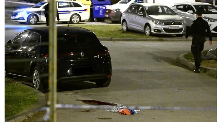 Ovo je mjesto pucnjave u Španskom. Na cesti lokva krvi, forenzičari na terenu