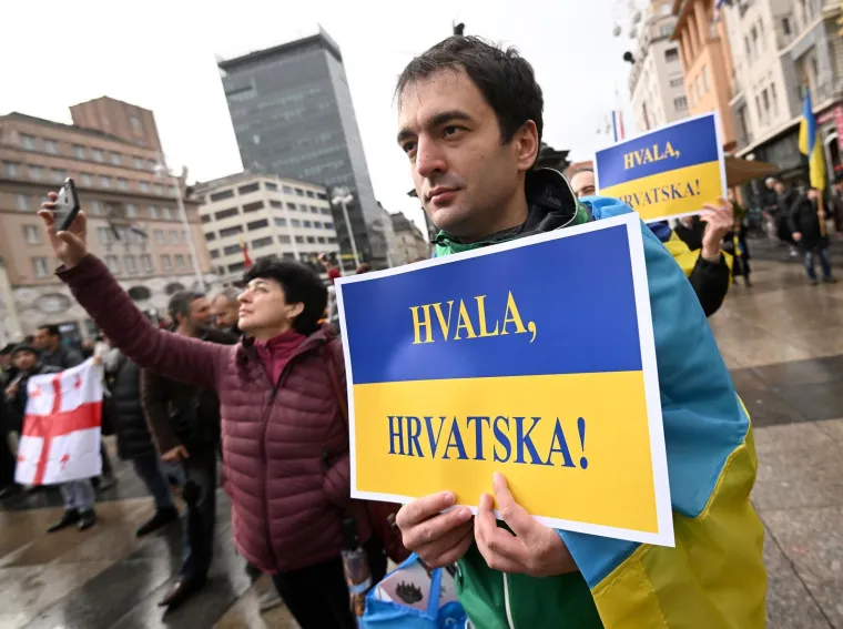 Suze, zastave i poruke,održan je skup podr&scaron;ke Ukrajini. Odazvali se brojni političari