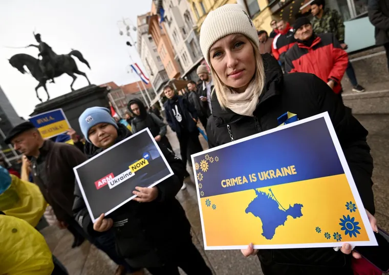 Suze, zastave i poruke,održan je skup podr&scaron;ke Ukrajini. Odazvali se brojni političari