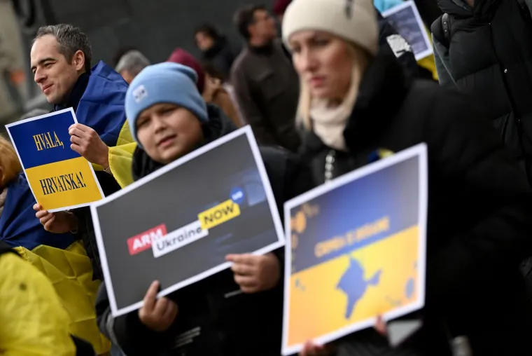 Suze, zastave i poruke,održan je skup podr&scaron;ke Ukrajini. Odazvali se brojni političari