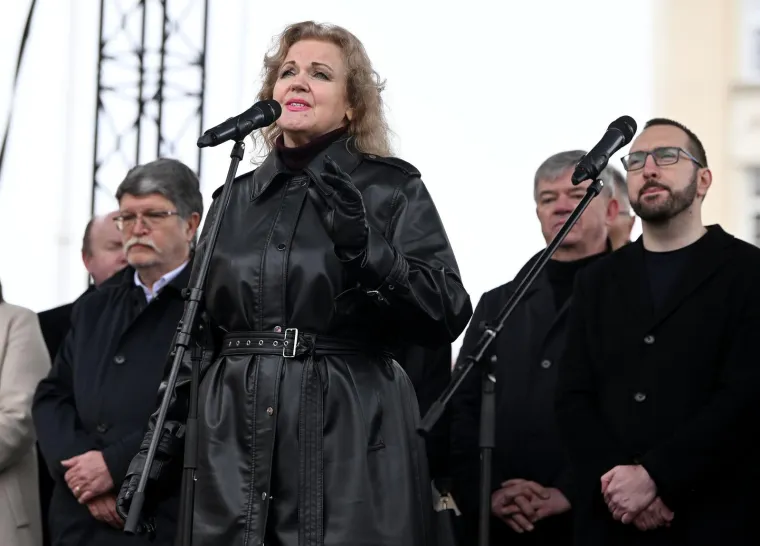 Suze, zastave i poruke,održan je skup podr&scaron;ke Ukrajini. Odazvali se brojni političari