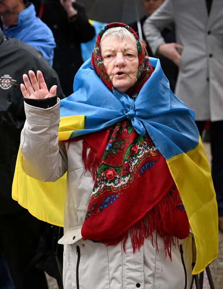 Skup podrške Ukrajini u Zagrebu: Plač, transparentni i snažne poruke; veleposlanik Kirilič: 'Đavao govori samo jednim jezikom'