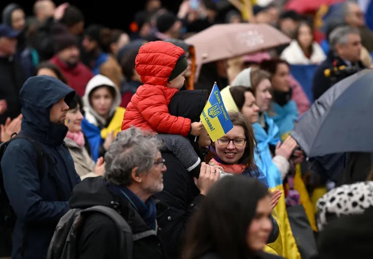 Skup podrške Ukrajini u Zagrebu: Plač, transparentni i snažne poruke; veleposlanik Kirilič: 'Đavao govori samo jednim jezikom'