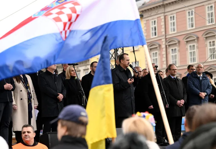 Skup podr&scaron;ke Ukrajini u Zagrebu: Plač, transparentni i snažne poruke; veleposlanik Kirilič: 'Đavao govori samo jednim jezikom'