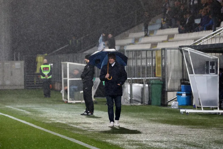 Nemogući uvjeti na utakmici HNL-a: Prvo se nad stadion nadvila magla od koje se ništa nije vidjelo pa je uslijedio prolom oblaka