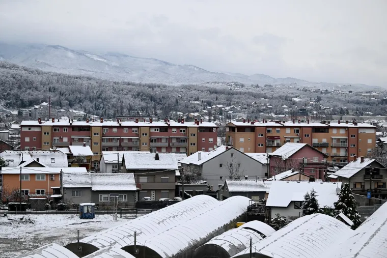 Zagreb se probudio pod bijelim pokrivačem. Snježne pahulje lepr&scaron;ale su cijelu noć