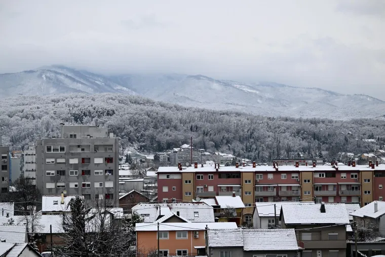Zagreb se probudio pod bijelim pokrivačem. Snježne pahulje lepr&scaron;ale su cijelu noć