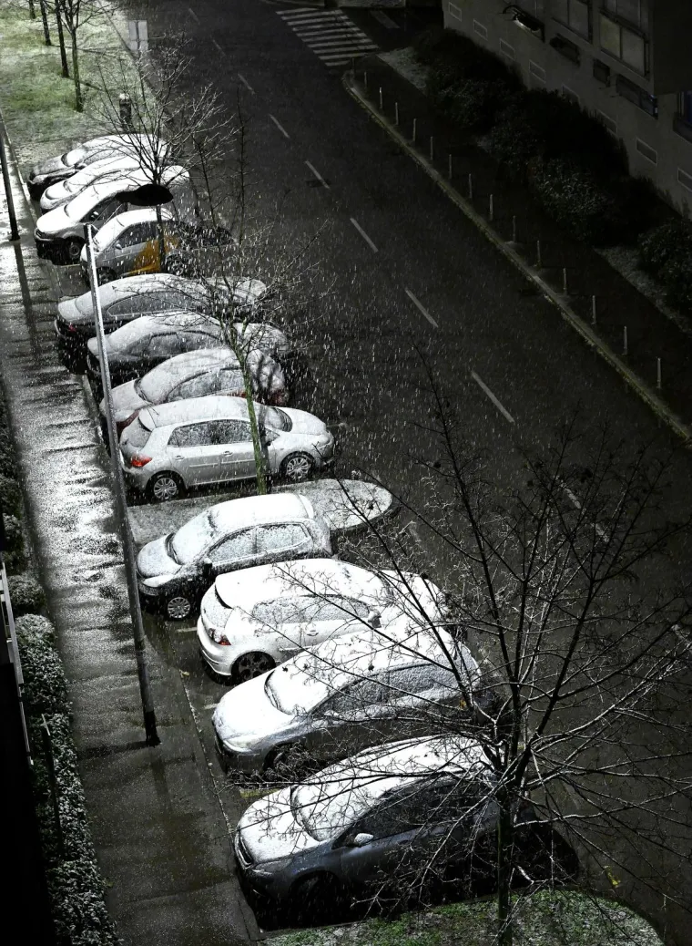 Zagreb se probudio pod bijelim pokrivačem. Snježne pahulje lepr&scaron;ale su cijelu noć