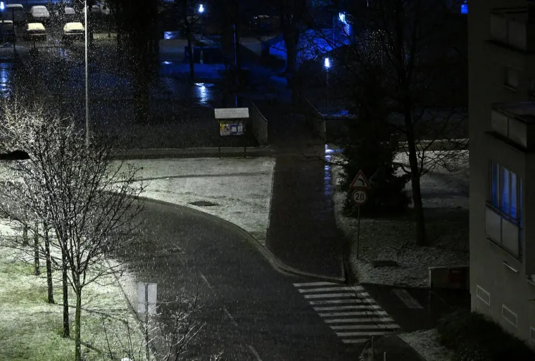 Zagreb se probudio pod bijelim pokrivačem. Snježne pahulje lepr&scaron;ale su cijelu noć