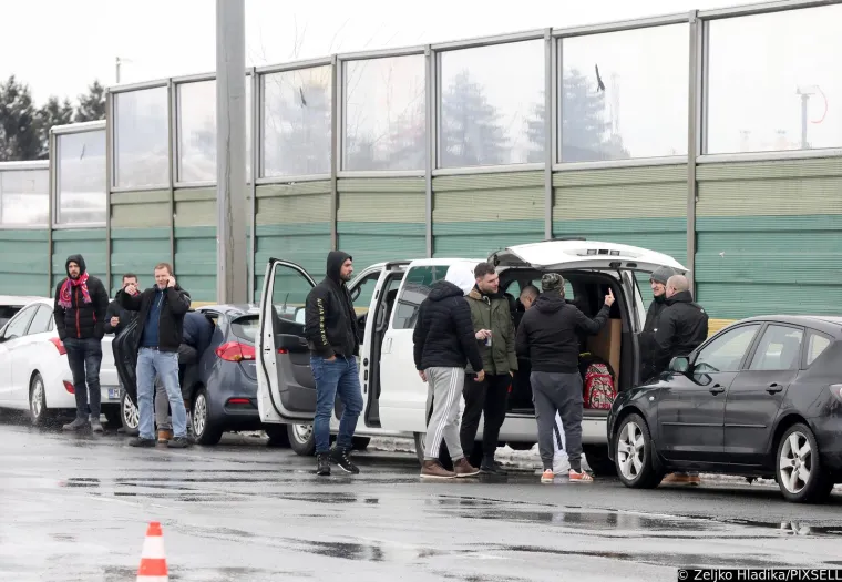 Interventna policija na Lučkom dočekala Torcidu: U pratnji će krenuti prema Maksimiru