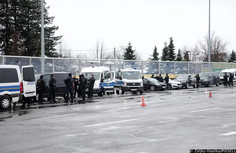 Interventna policija na Lučkom dočekala Torcidu: U pratnji će krenuti prema Maksimiru