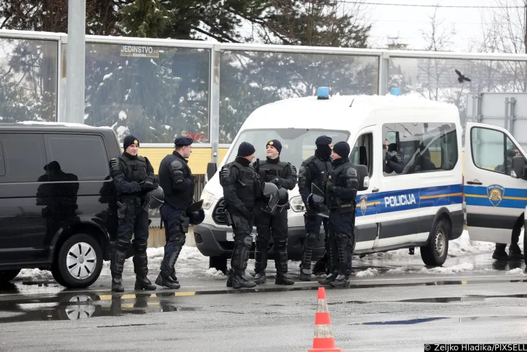 Interventna policija na Lučkom dočekala Torcidu: U pratnji će krenuti prema Maksimiru