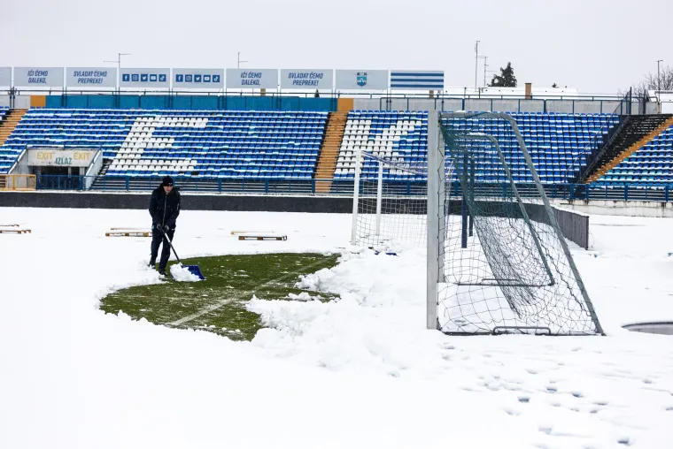 Snijeg zatrpao Gradski vrt, NK Osijek pozvao navijače u pomoć