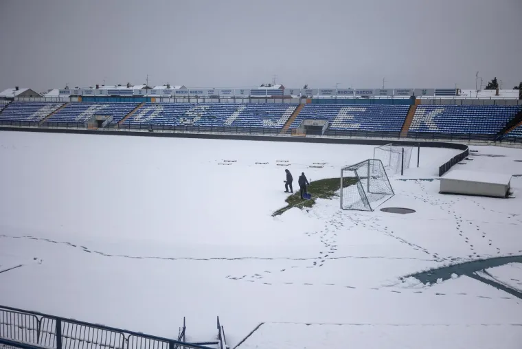 Snijeg zatrpao Gradski vrt, NK Osijek pozvao navijače u pomoć