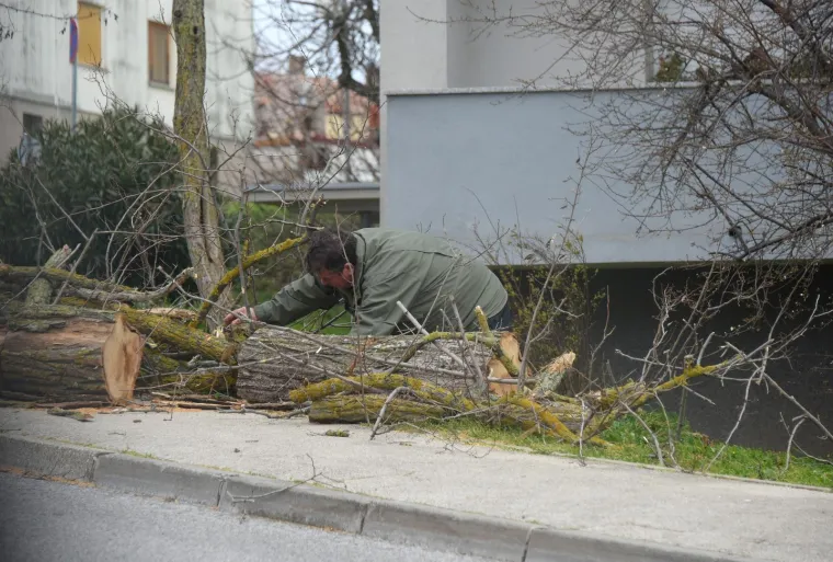 Posljedice jake bure u Puli 