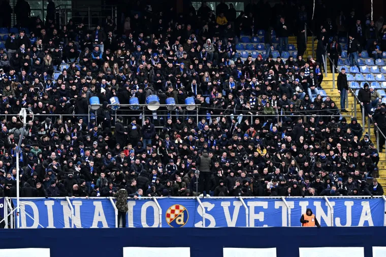 Pogledajte atmosferu na snježnom derbiju Dinama i Hajduka: 'Kaj sad?'