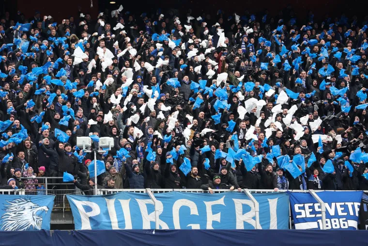 Pogledajte atmosferu na snježnom derbiju Dinama i Hajduka: 'Kaj sad?'