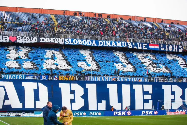 Pogledajte atmosferu na snježnom derbiju Dinama i Hajduka: 'Kaj sad?'