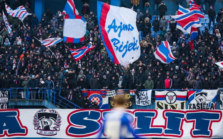 Pogledajte atmosferu na snježnom derbiju Dinama i Hajduka: 'Kaj sad?'