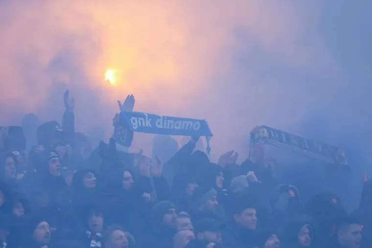 Pogledajte atmosferu na snježnom derbiju Dinama i Hajduka: 'Kaj sad?'