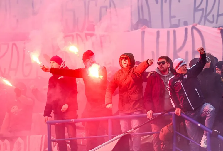 Nakon debakla na Maksimiru Torcida pjevala neočekivanu pjesmu igračima Hajduka