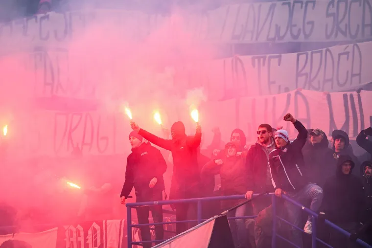 Nakon debakla na Maksimiru Torcida pjevala neočekivanu pjesmu igračima Hajduka