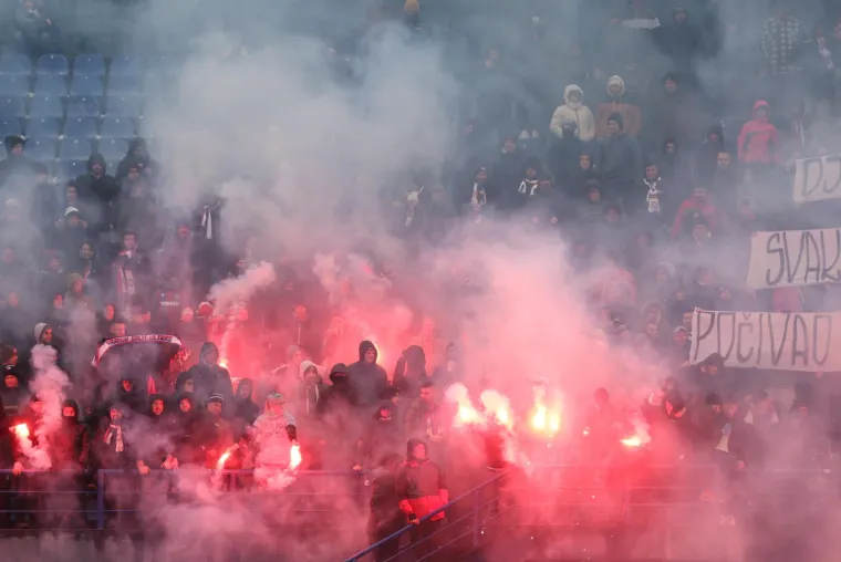 Nakon debakla na Maksimiru Torcida pjevala neočekivanu pjesmu igračima Hajduka