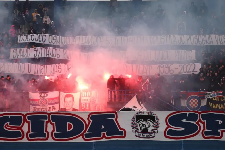 Nakon debakla na Maksimiru Torcida pjevala neočekivanu pjesmu igračima Hajduka