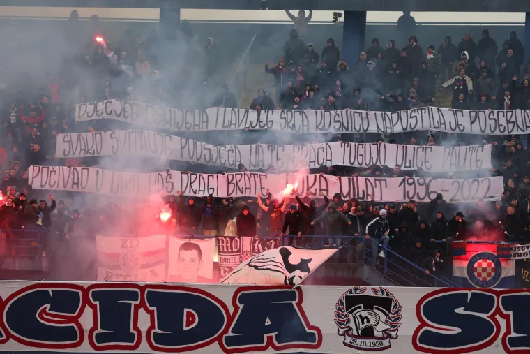 Nakon debakla na Maksimiru Torcida pjevala neočekivanu pjesmu igračima Hajduka