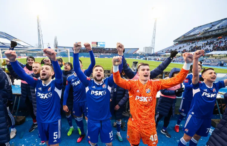 Nakon debakla na Maksimiru Torcida pjevala neočekivanu pjesmu igračima Hajduka